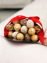 Cargar imagen en el visor de la galería, Ramo de Fresas y Chocolates, Coco y Almendras