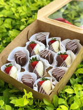 Cargar imagen en el visor de la galería, Caja de Malvas, Fresas y Chocolates