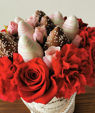 Cargar imagen en el visor de la galería, Arreglo de Fresas, Chocolates y Flores
