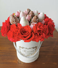 Cargar imagen en el visor de la galería, Bouquet de Fresas y Flores
