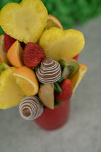 Cargar imagen en el visor de la galería, Arreglo de Frutas y Chocolates
